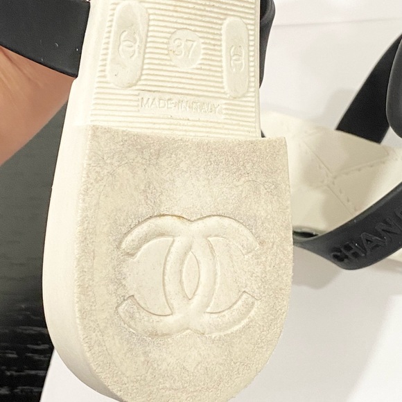 🖤🤍🖤Chanel Quilted Sandals - Picture 5 of 11